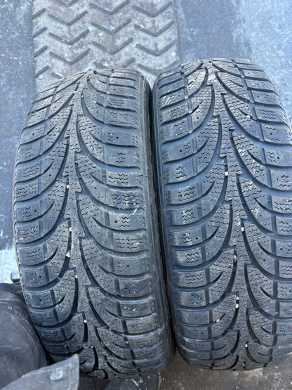 2 pneus d hiver 195/65r15 sailum en bon état