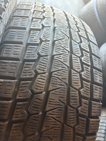 1 pneu d hiver 215/55r16 Yokohama en bon etat