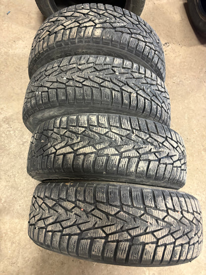 4 pneus d hiver 195/65r15 nokian a l etat neuf