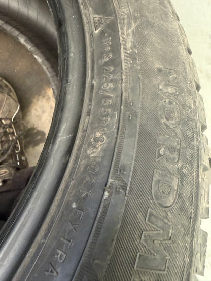 4 pneus d hiver 225/55r18 nokian en bon état