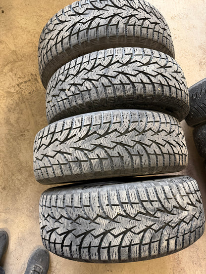 4 pneus d hiver 225/60r17 toyo a l état neuf