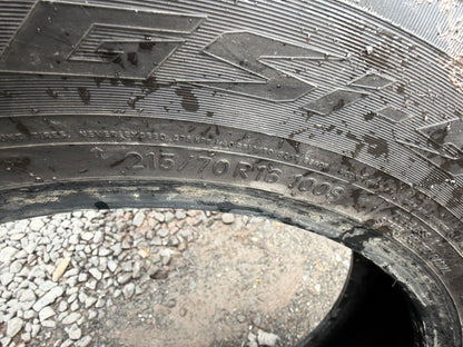 4 pneus d hiver 215/70r16 toyo