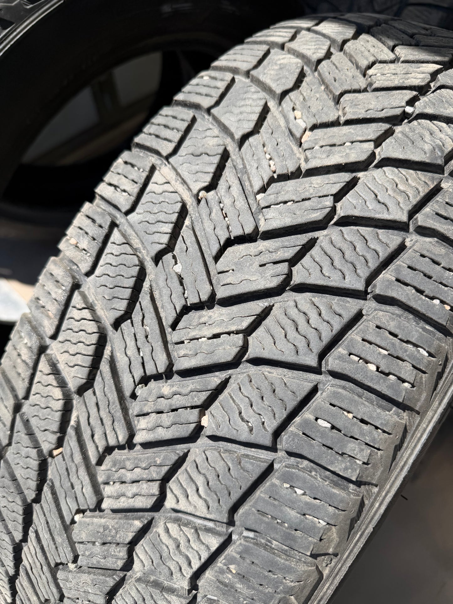 1 pneu d hiver 225/60r18 michelin a l état neuf