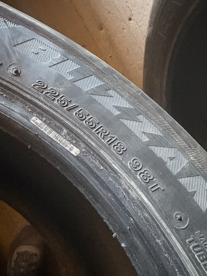 1 pneu d hiver 225/55r18 Bridgestone en tres bon etat