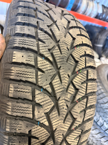 4 pneus d hiver 225/55r18 toyo en tres bon état