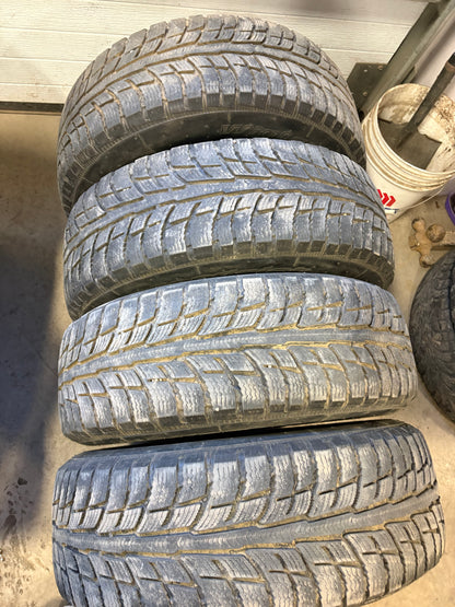 4 pneus d hiver 235/65r17 bf goodrich en bon etat
