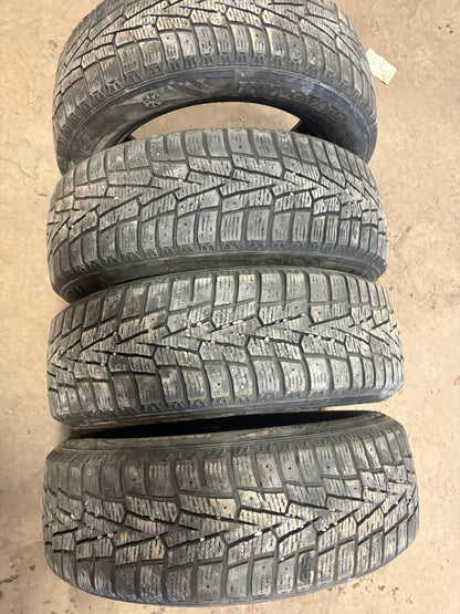 4 pneus d hiver 185/60r15 nexen en bon état
