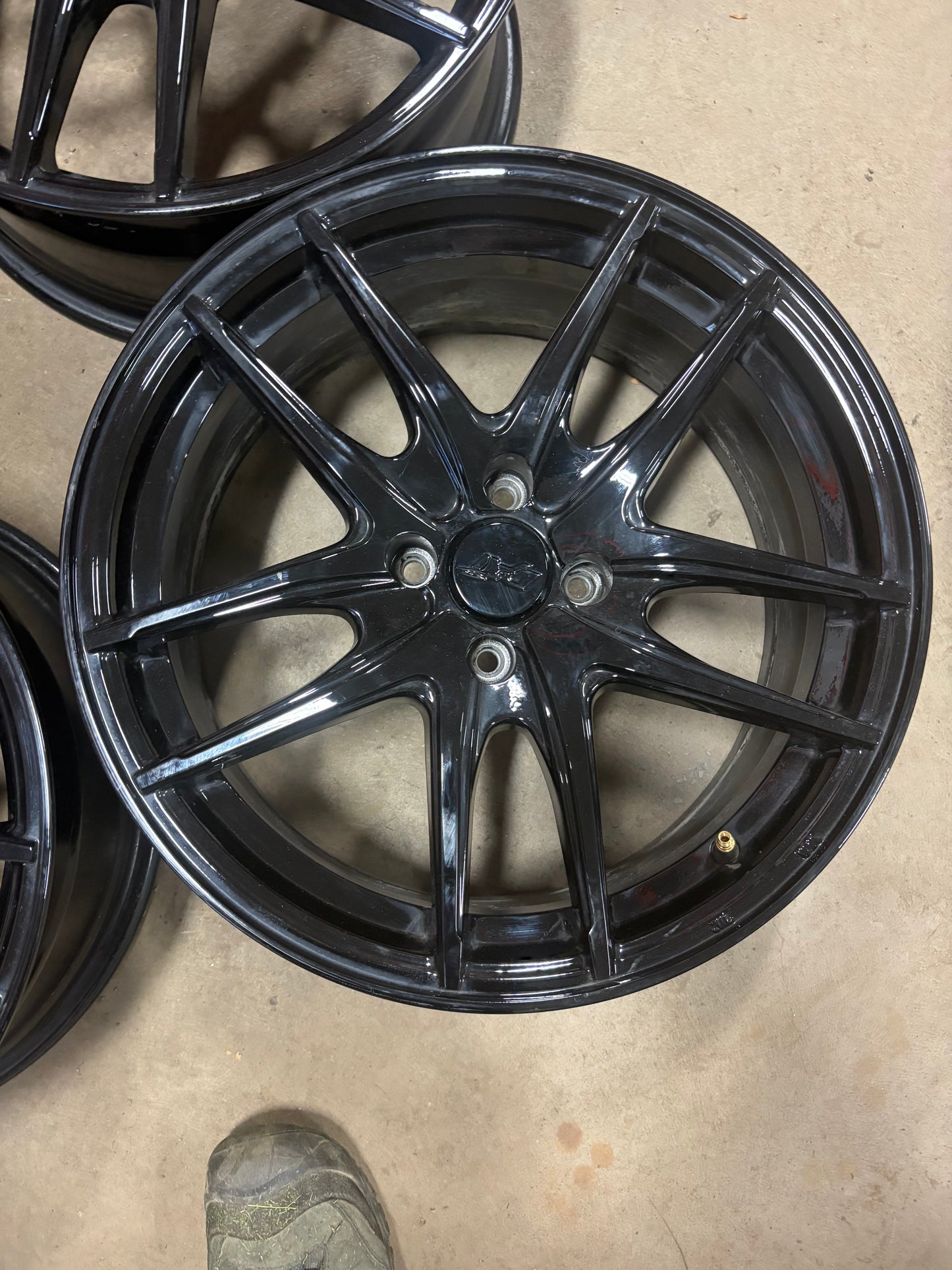 4 mags dai 17 pouces 4x100 ( pour nissan kick )a l etat neuf