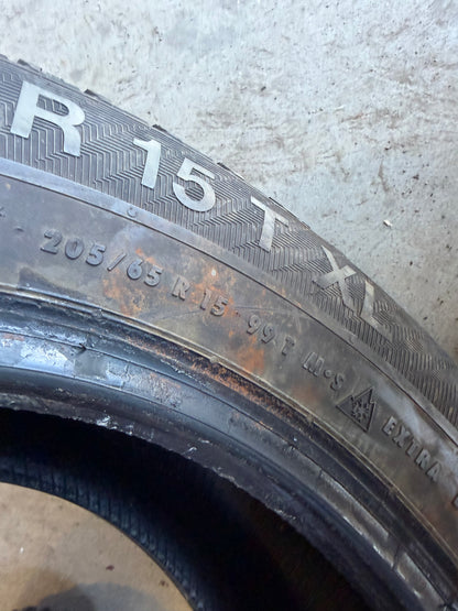 4 pneus d hiver 205/65r15 gislaved a clous en bon état