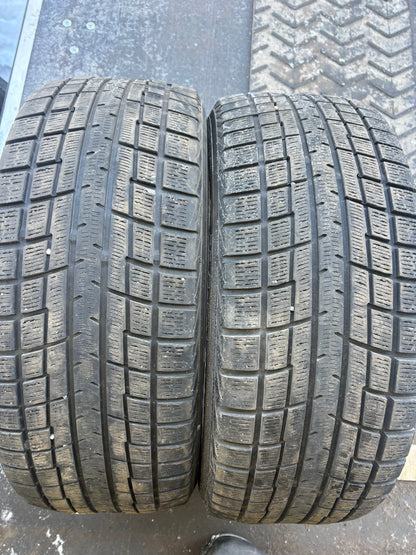 2 pneus d hiver 235/55r17 Yokohama en bon état