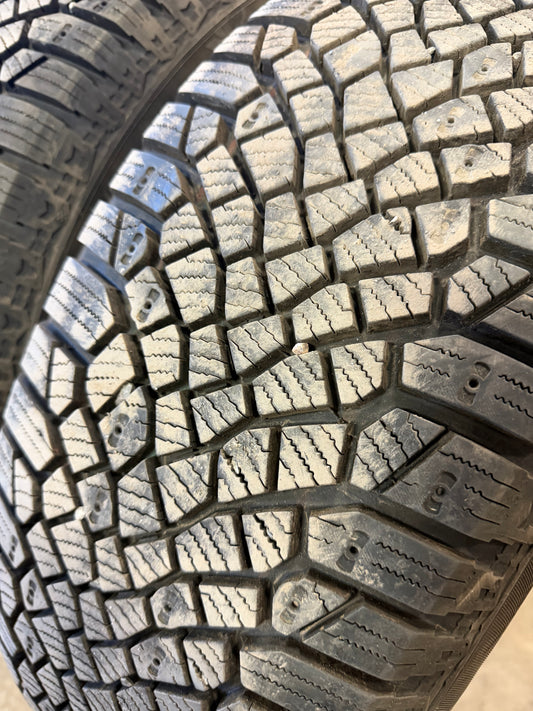 4 pneus d hiver 235/65r17 continental a l etat neuf