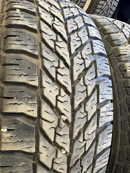 4 pneus d hiver 225/60r17 good year en tres bon état