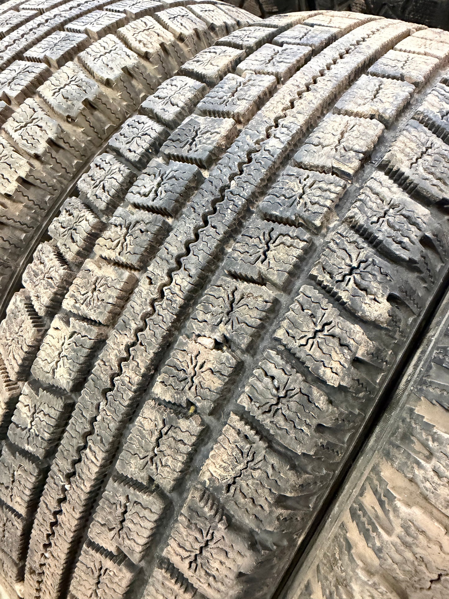 4 pneus d hiver 185/65r14 nitto a l etat neuf