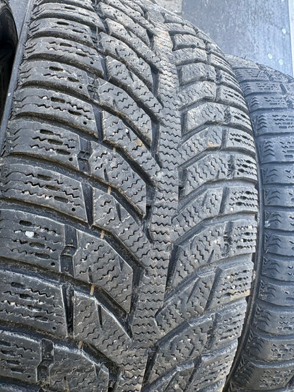 4 pneus d hiver 205/55r16 doublestar en bon état