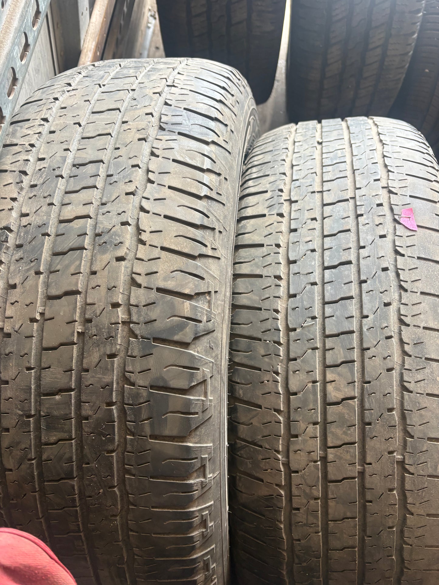 2 pneus d ete 275/65r18 good year en bon état
