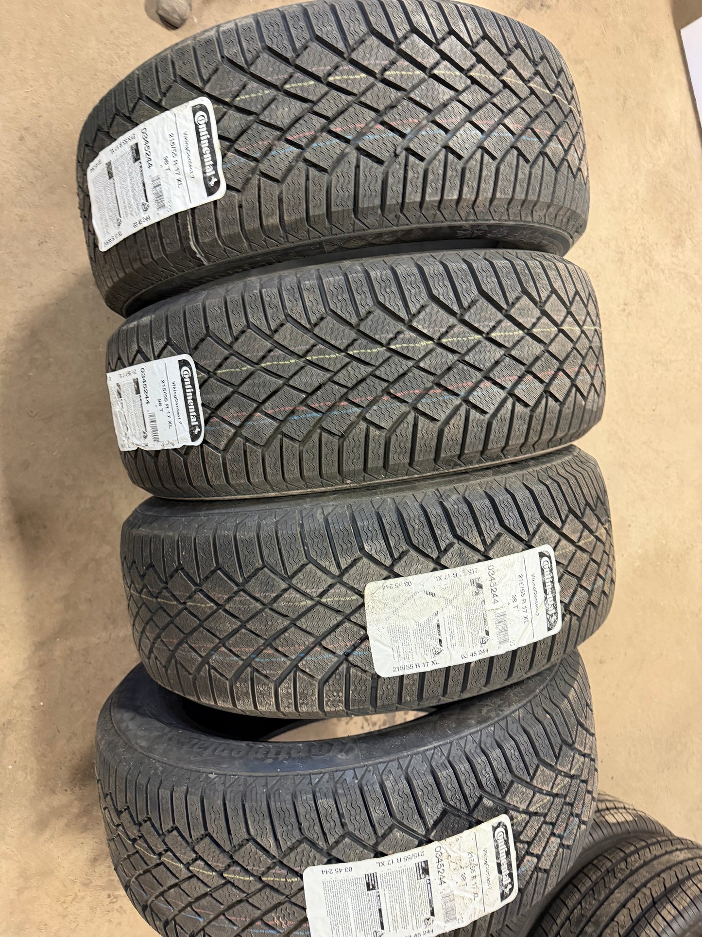 4 pneus d hiver neuf 215/55r17 continental en liquidation