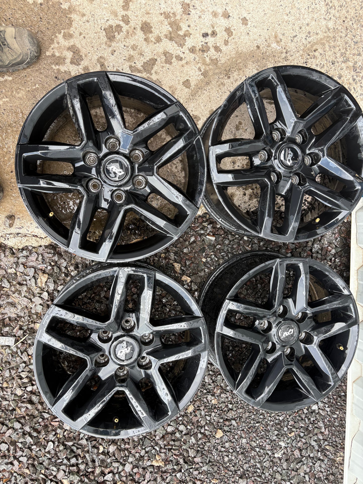 4 mags dai 17 pouces 6x135 a l etat neuf ( ford f-150 )