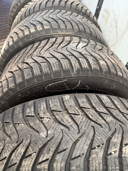 4 pneus d hiver 225/55r18 kumho a l etat neuf
