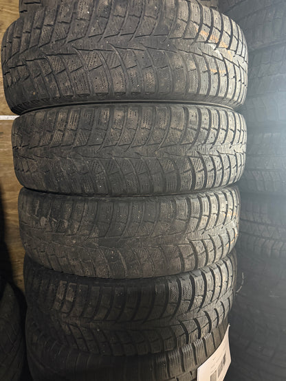 4 pneus d hiver 215/70r16 laufenn