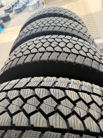 4 pneus d hiver lt 265/70r17 toyo 10 plies a l etat neuf