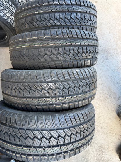 4 pneus d hiver neufs 215/55r17 ovation