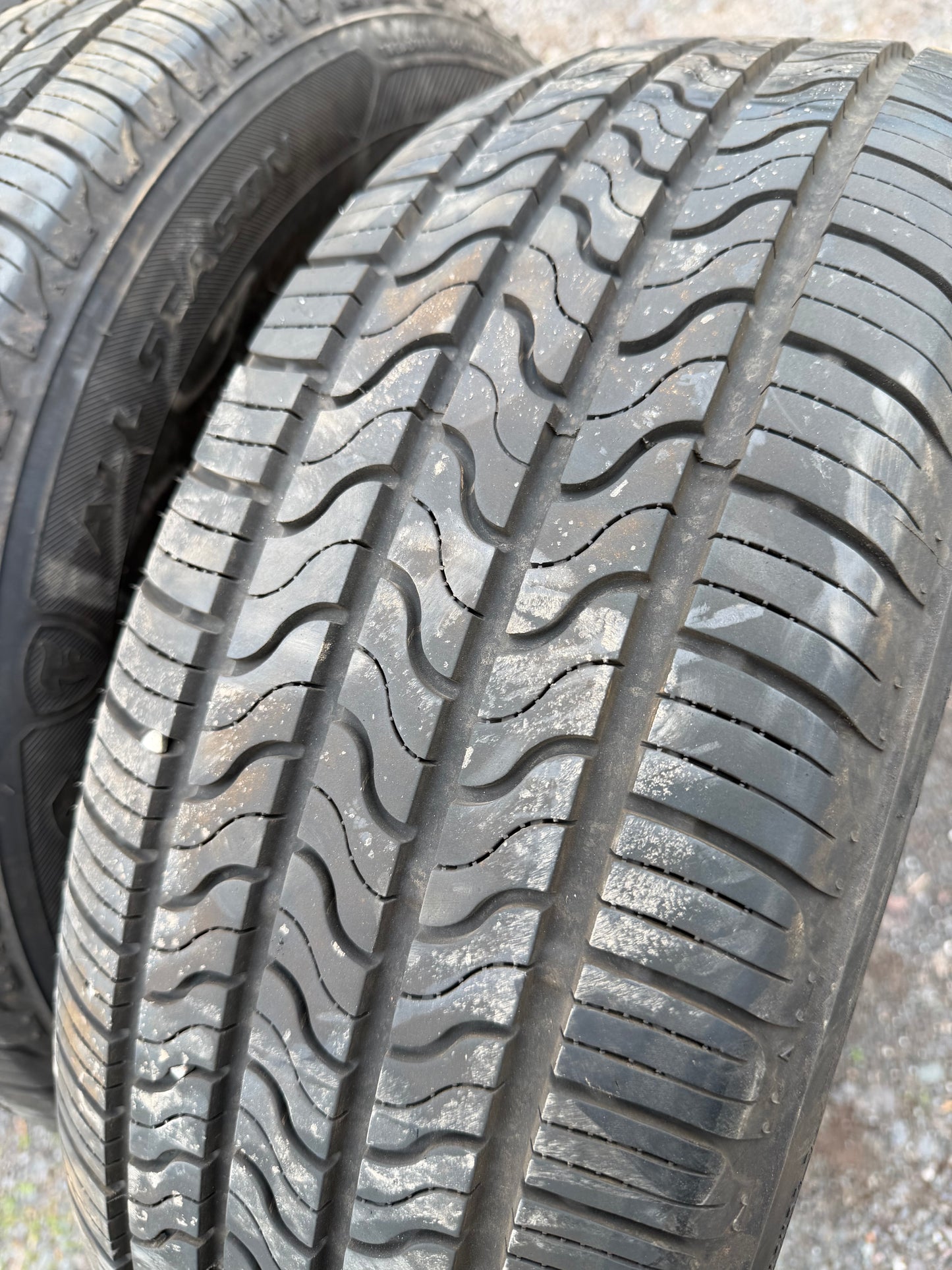 4 pneus d ete 215/60r16 firestone en tres bon état