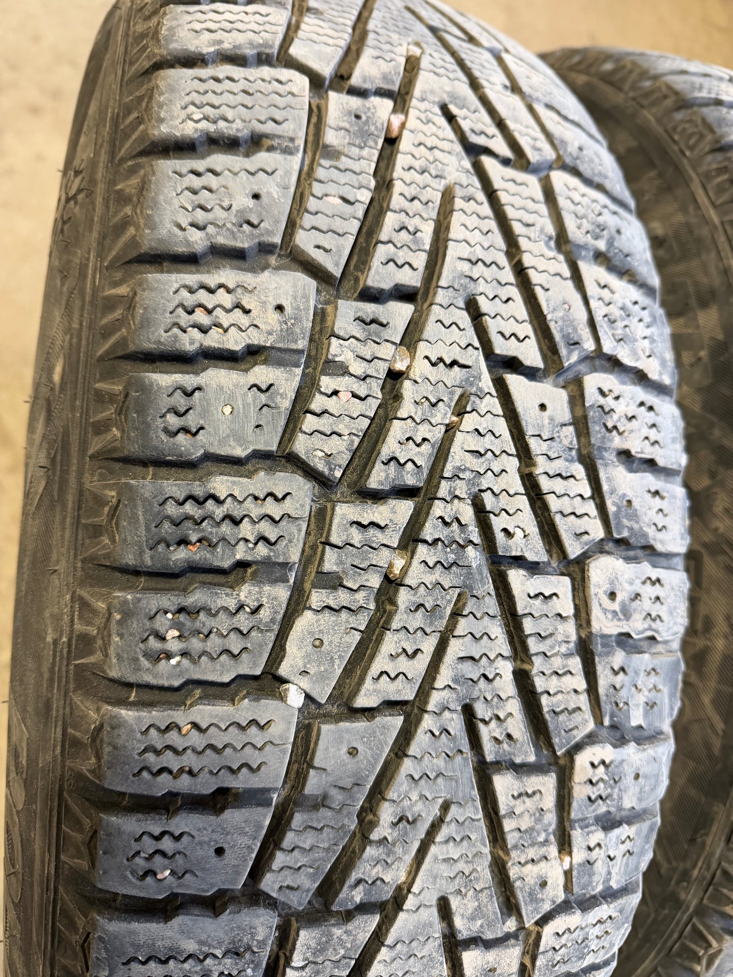 4 pneus d hiver 225/60r18 ironman en tres bon etat
