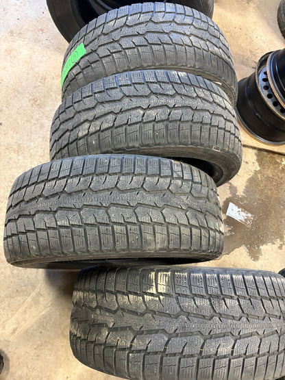 4 pneus d hiver 235/45r18 toyo en bon état