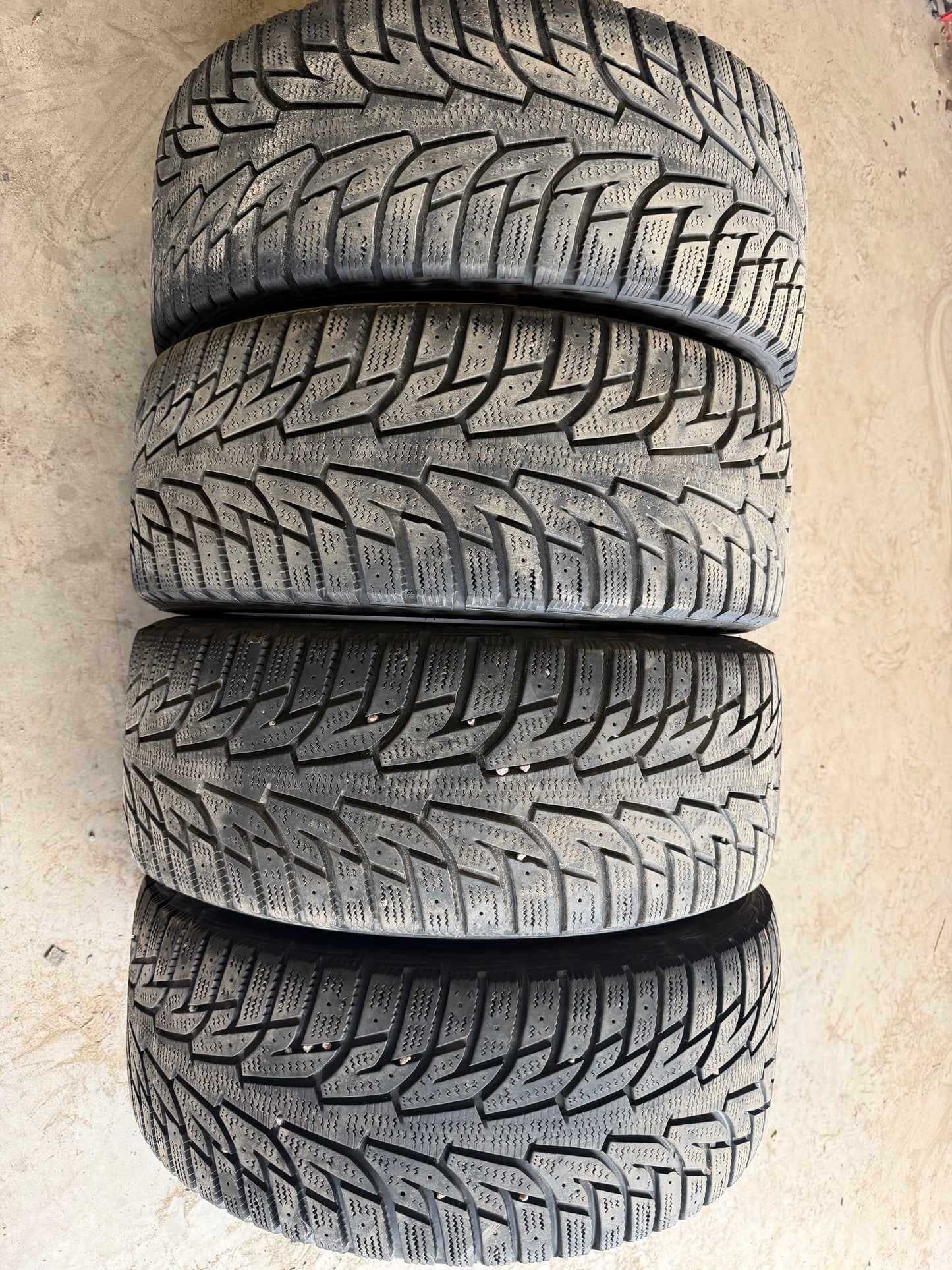 4 pneus d hiver 225/45r17 hankook en bon état