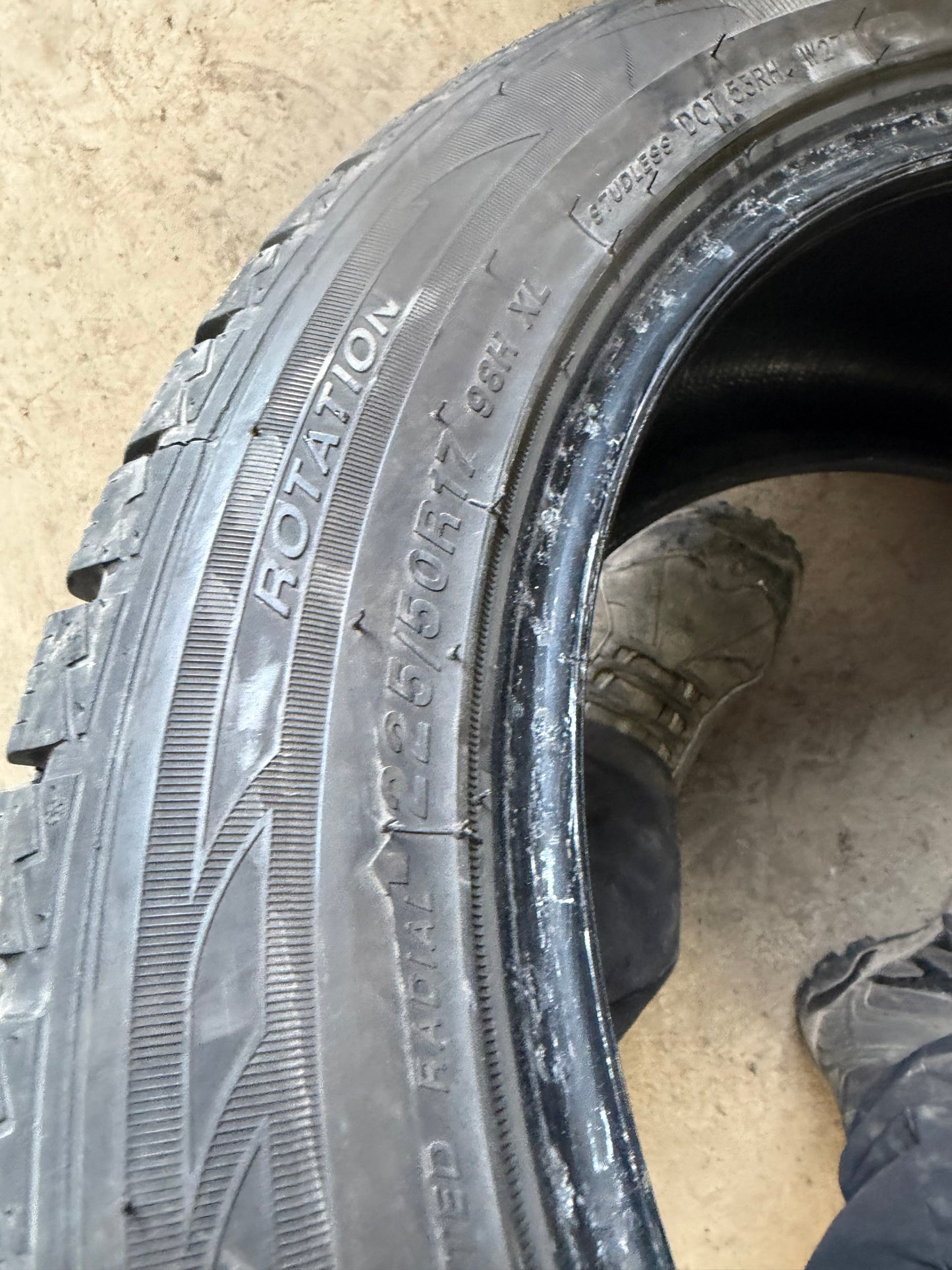 4 pneus d hiver 225/50r17 sailum a l état neuf