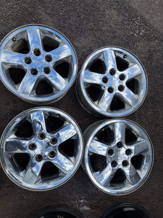 4 mags jeep 17 pouces 5x127 en bon état