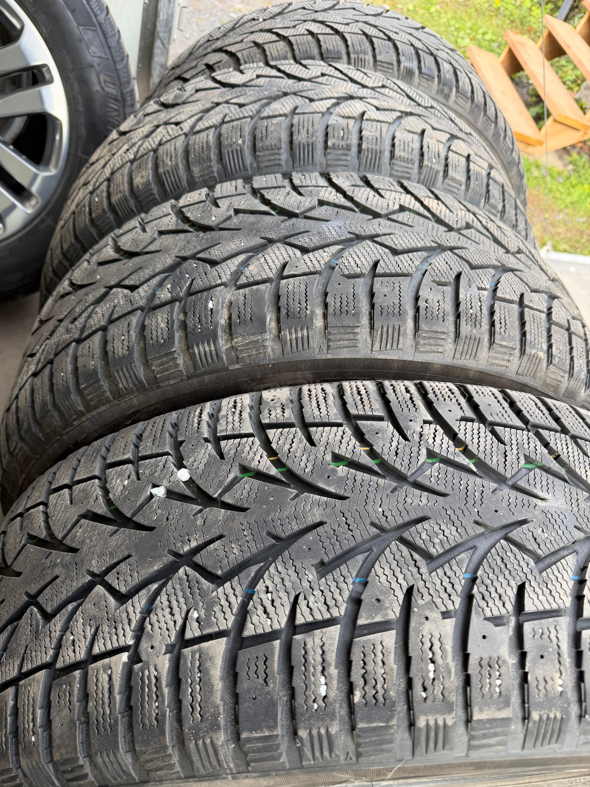 4 pneus d hiver 255/55r20 toyo en bon état