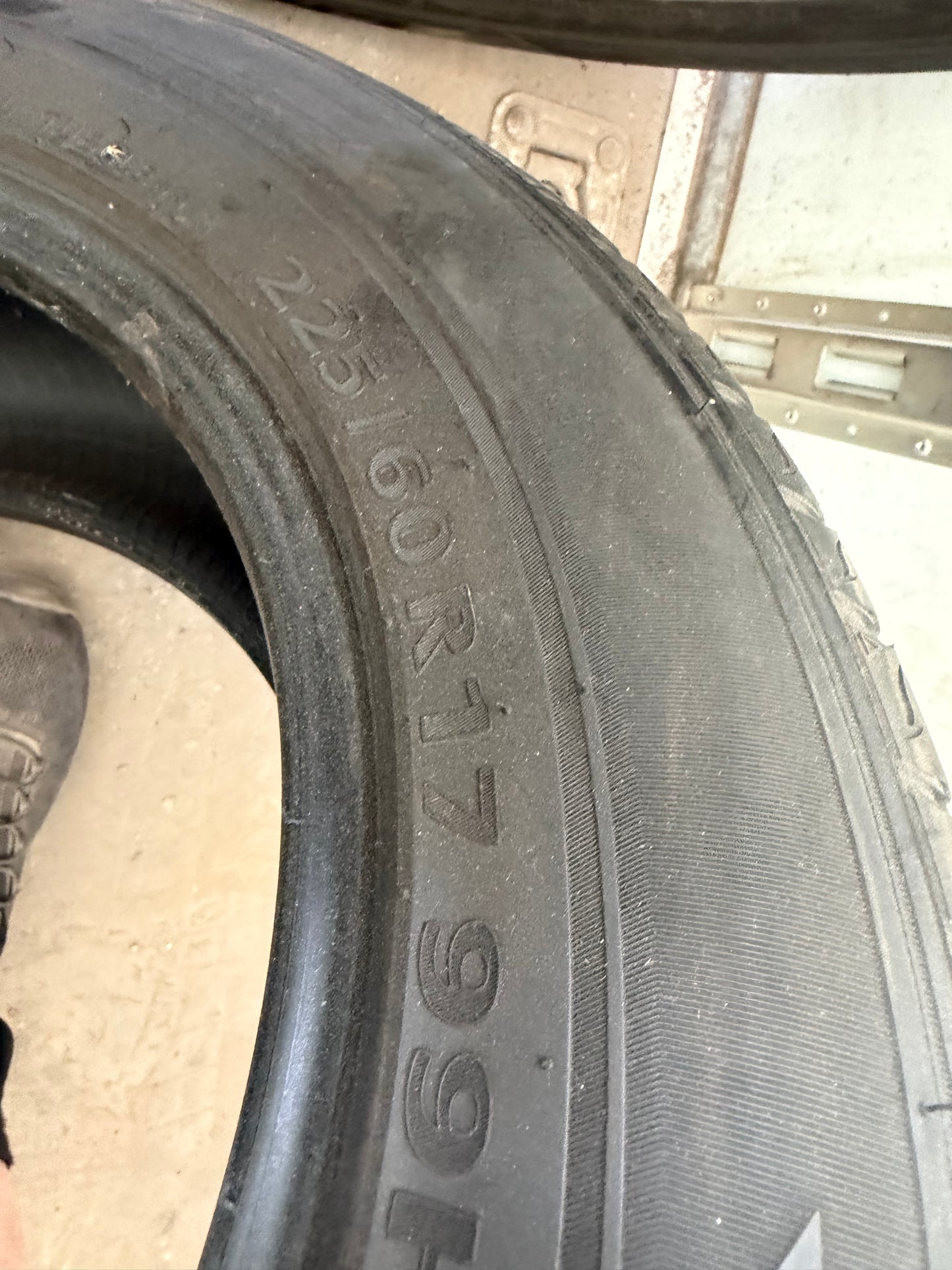 2 pneus d ete 225/60r17 kumho en bon état