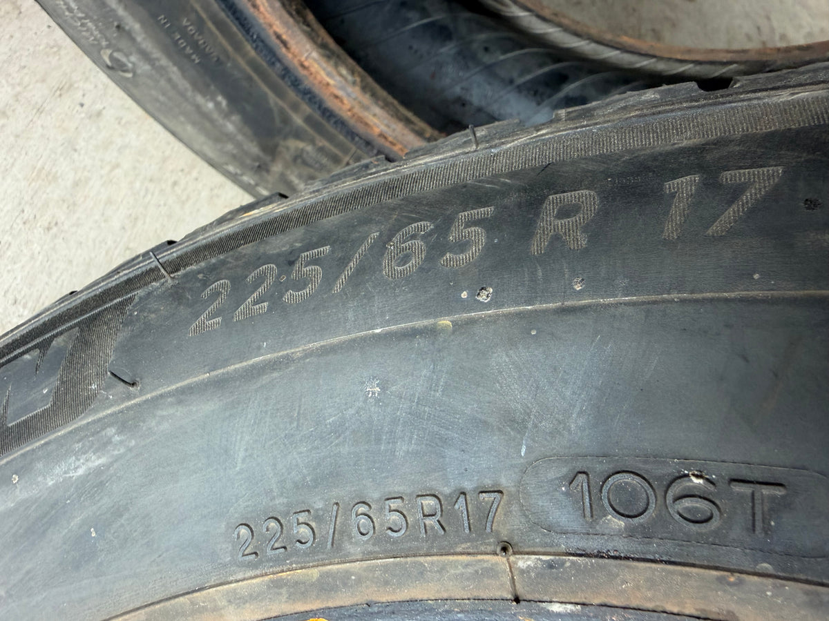 2 pneus d hiver 225/65r17 michelin en bon état