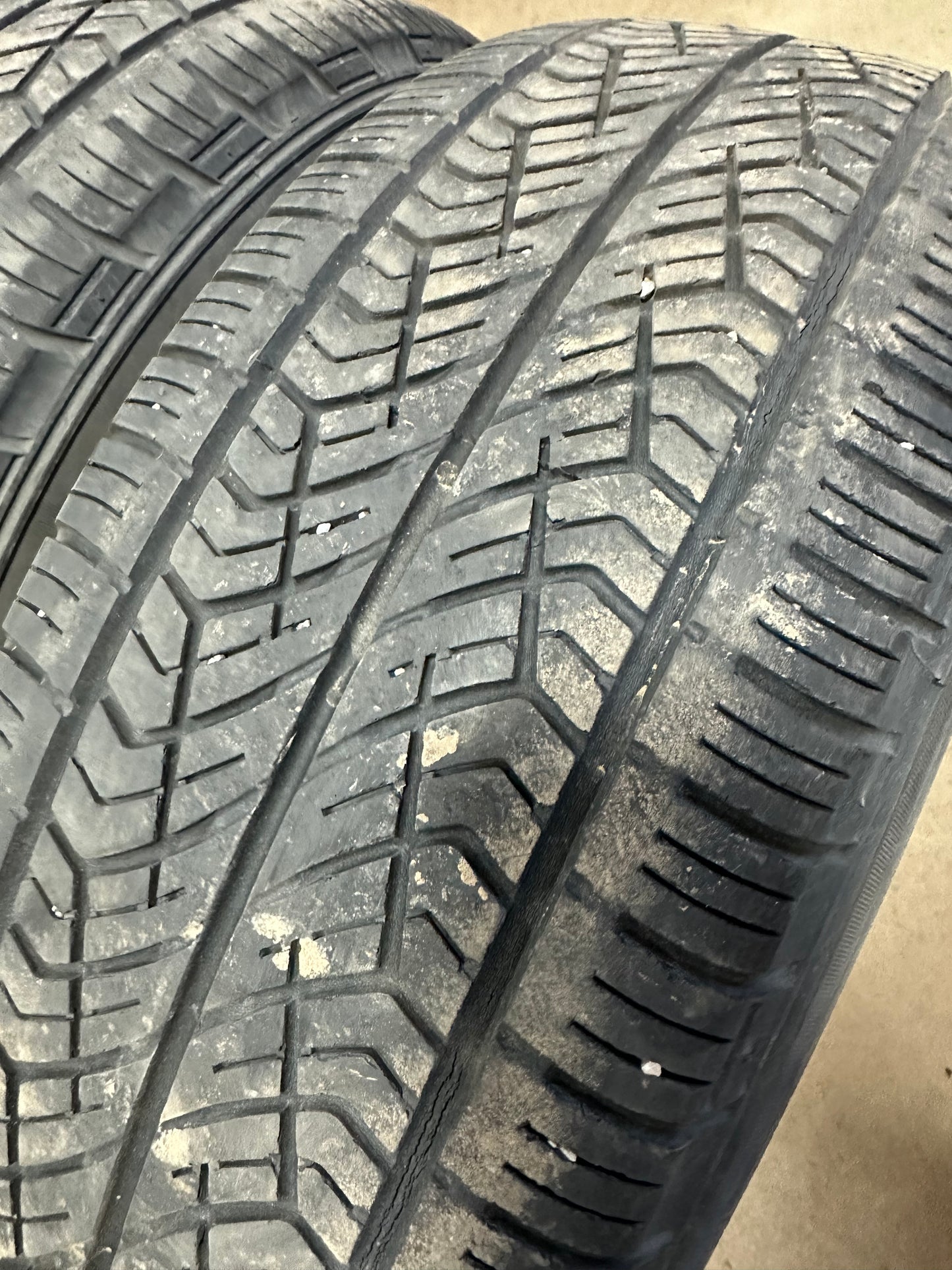 4 pneus d ete 225/65r16 Yokohama