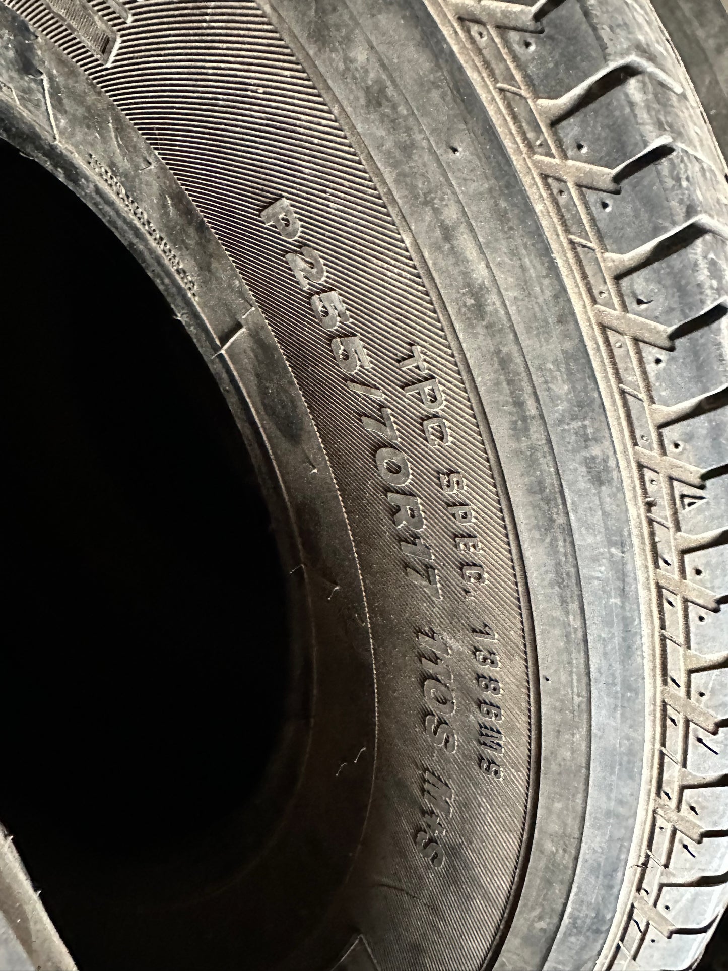 2 pneus d ete 255/70r17 bridgestone en bon etat