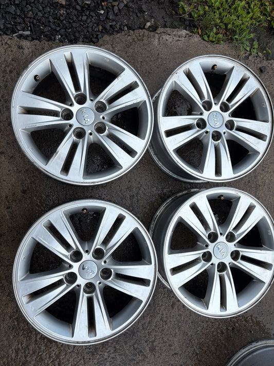 4 mags kia 16 pouces 5x114.3 en bon etat