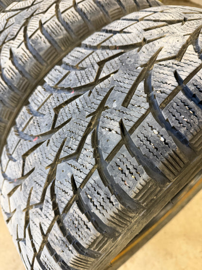 4 pneus d hiver 205/55r16 toyo en bon etat