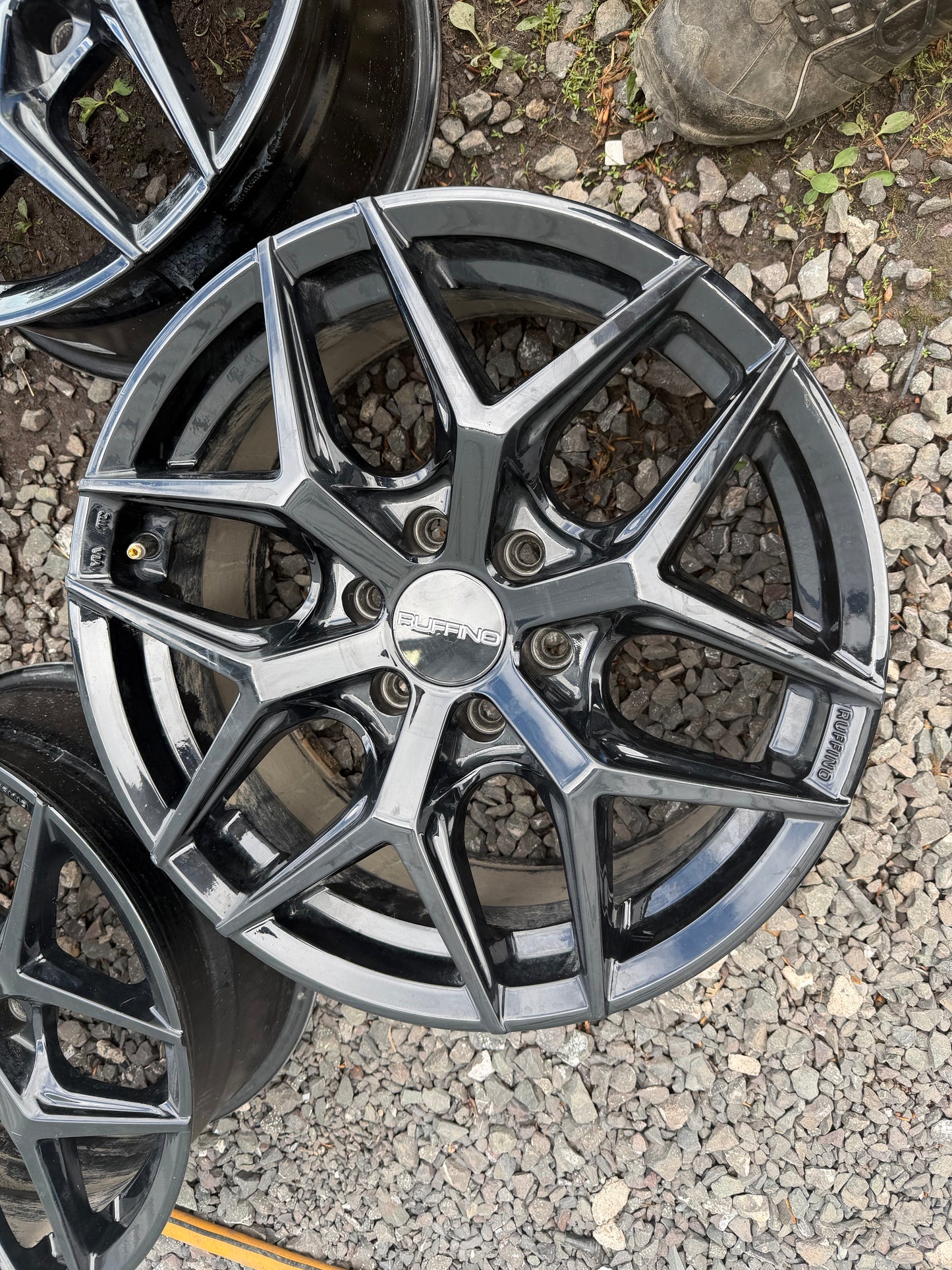 4 mags ruffino 17 pouces 6x120 a l état neuf