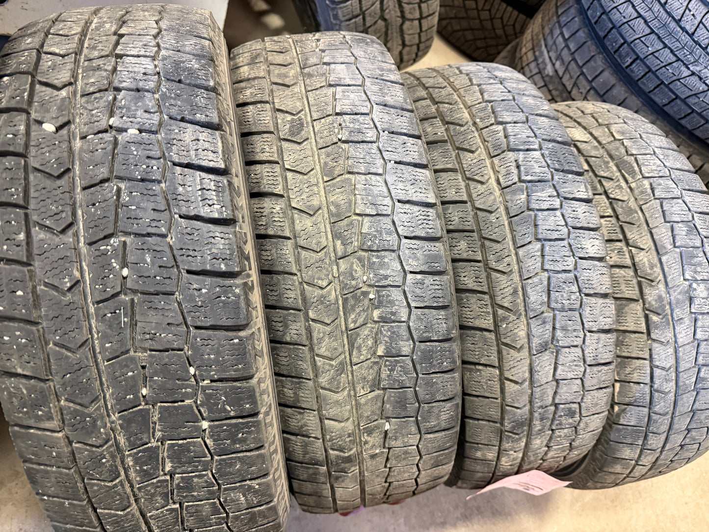4 pneus d hiver 195/65r15 dunlop