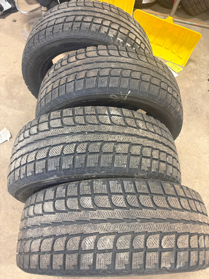 4 pneus d hiver 225/55r17 maxtrek en bon état