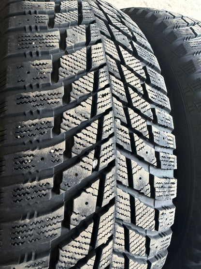 4 pneus d hiver 235/65r17 sailum en bon état