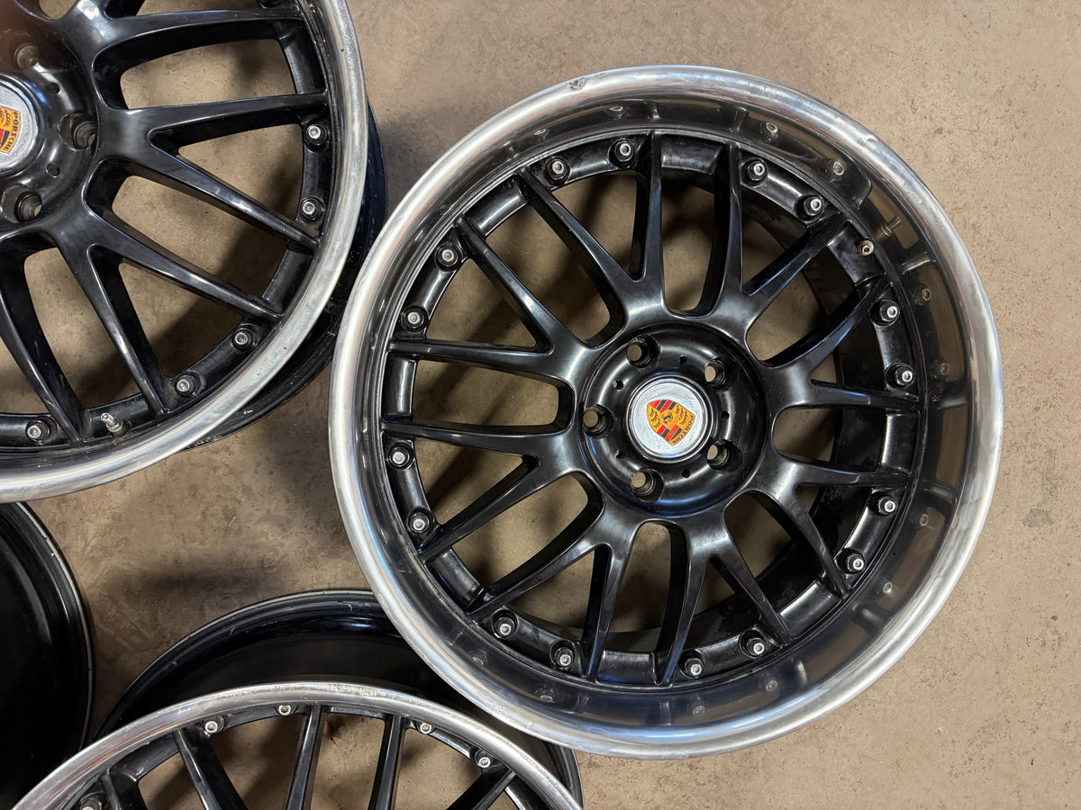4 mags porsche 22 pouces 5x130 en tres bon état