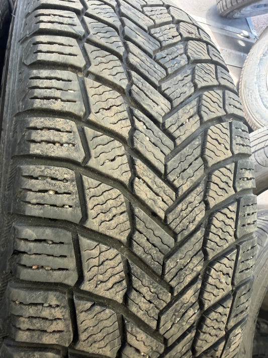4 pneus d hiver 225/60r18 Michelin en bon état