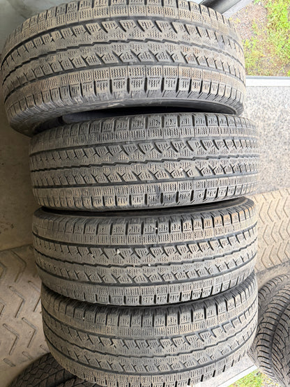 4 pneus d hiver lt 245/70r17 Bridgestone 10 plies