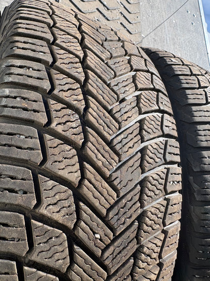 4 pneus d hiver 225/50r17 Michelin en tres bon état