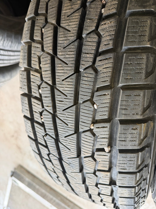 4 pneus d hiver 235/65r17 Yokohama a l etat neuf