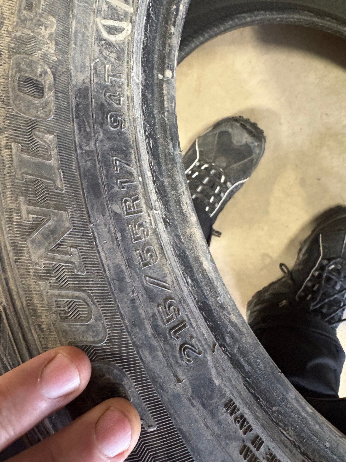 4 pneus d hiver 215/55r17 dunlop en tres bon état