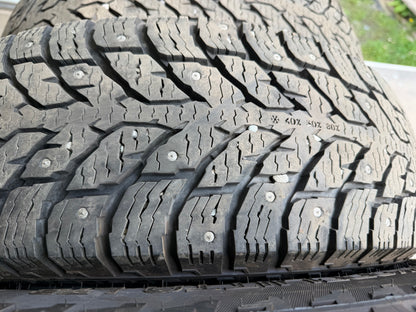 4 pneus d hiver lt 245/75r17 nokian a clous 10 plies en très bon état