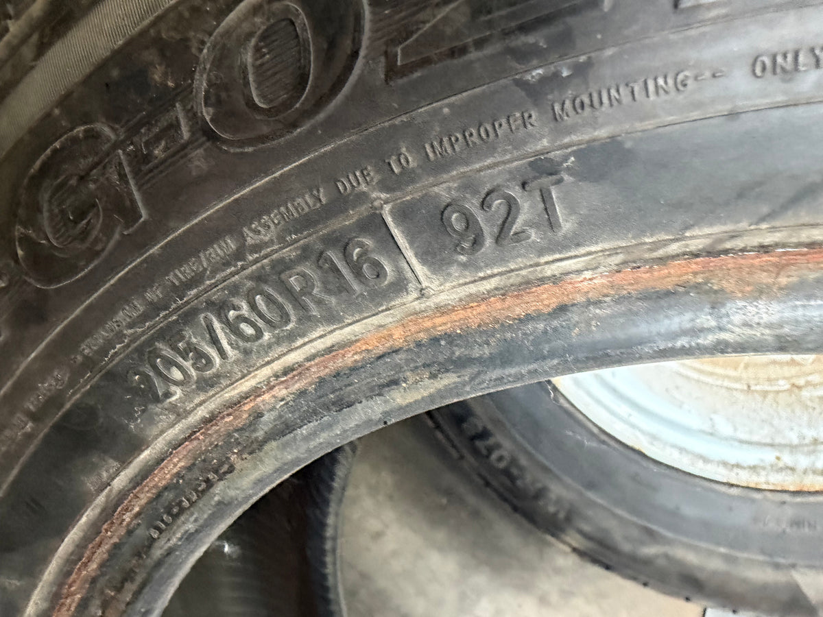 1 pneu d hiver 205/60r16 toyo a l etat neuf